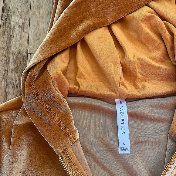 NWOT Fabletics Donna Velour Hoodie in Light Honey, Womens size S small - Picture 11 of 11